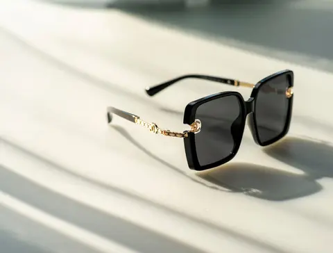 Lunettes de soleil Chanel rectangulaires