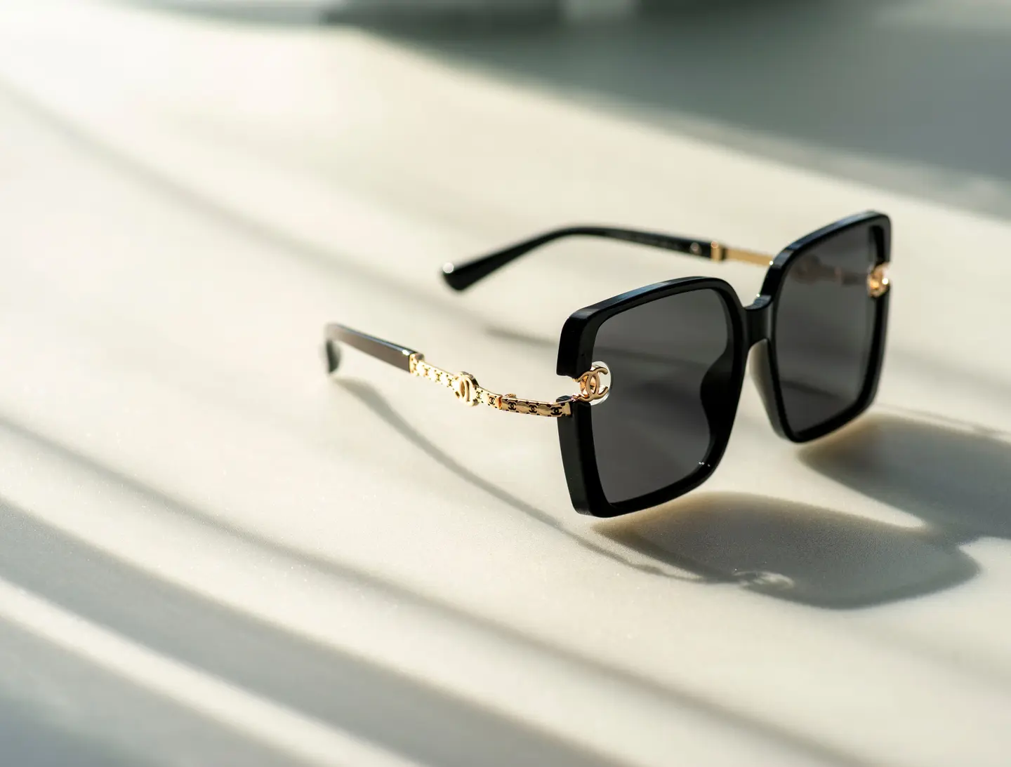 Lunettes de soleil Chanel rectangulaires